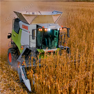 720, 730, 740 třídy 700 řady kolové / pruhové sklízače