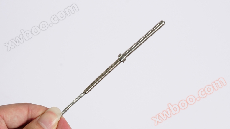 Thermocouple with installation structure and thermal resistance